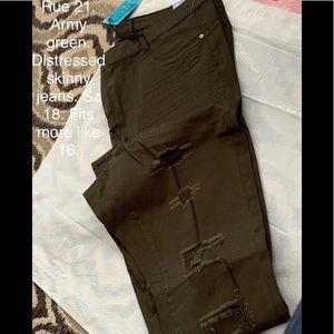 Distressed skinny jeans